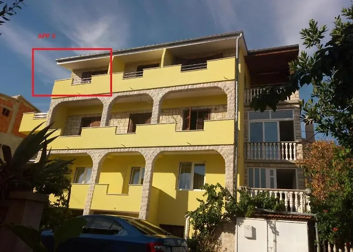 S Pogledom Na 3 Appartement